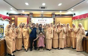 Agar Anak ASN Kreatif, Anggota DWP Setda Jepara Ikuti Workshop Kerajinan Makrame