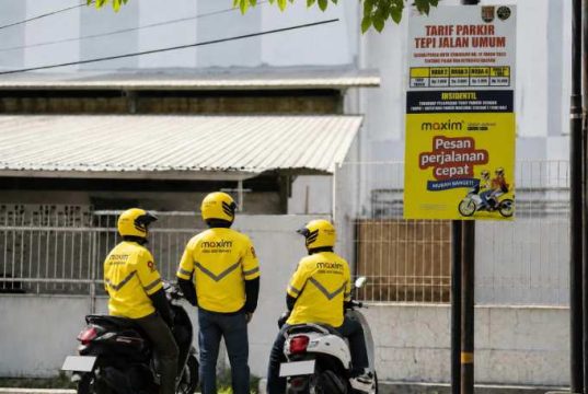 Maxim Indonesia dan Dinas Perhubungan Kota Semarang Pasang 163 Papan Informasi Tarif Parkir
