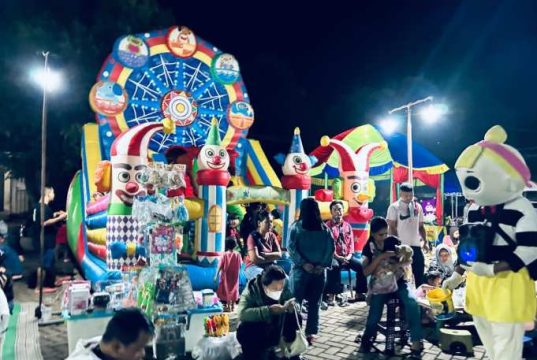 Wajah Pasar Bangsri di Malam Hari : Ramai UMKM, Jadi Ruang Rekreasi Keluarga dan Penopang Ekonomi Warga