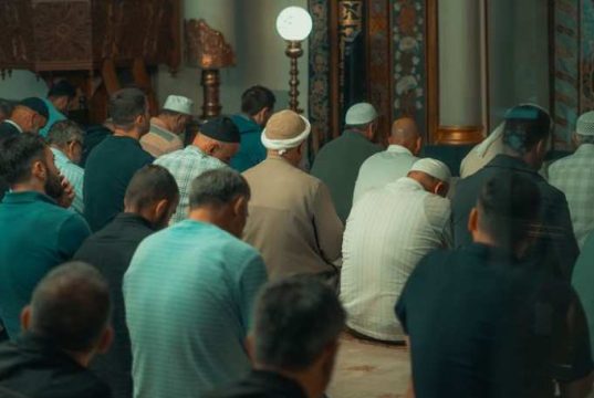 Titah Raja vs Titah Undang-Undang: Nasib Tradisi Suro di Era Modern
