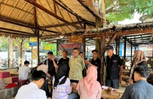 Mahasiswa Desain Produk UNISNU Jepara ikuti Pelatihan Ukir di Galeri Wood Carving Pantai Kartini