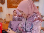 Rumini, Perempuan yang Setia Menjaga Kelestarian Seni Ukir Jepara
