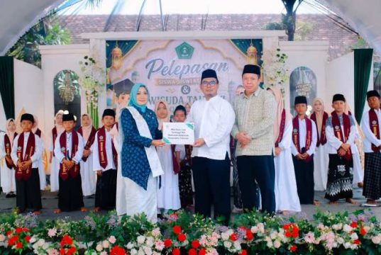 Camat Tahunan Hadiri Pelepasan Siswa MI Miftahul Huda Tegalsambi; Ingatkan Pentingnya Pendidikan Dasar Agama