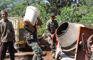 Ember, Arko dan Molen Andalkan Pengecoran Jalan TMMD