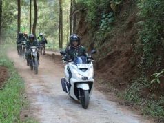Susuri Perbukitan, Dansatgas TMMD Purworejo Naik Motor Tinjau Progres Pengecoran Jalan