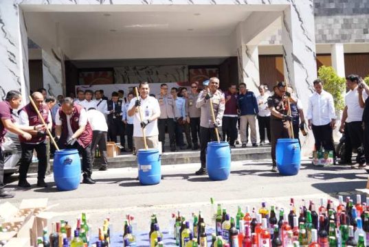 Ditresnarkoba Polda Jateng Ungkap Kasus Narkoba dan Miras, Musnahkan Barang Bukti