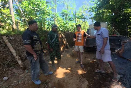 Pasokan 8.000 Liter Air Dukung Pengecoran Jalan TMMD Watuduwur