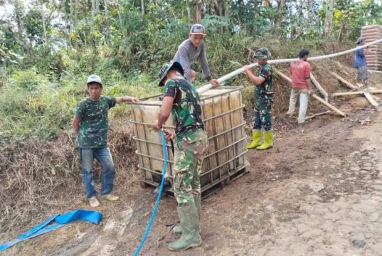 Air, Kunci Kelancaran Pengecoran Jalan TMMD di Watuduwur