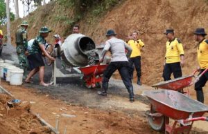 Kekompakan TNI-Polri Bangun Desa pada TMMD Reguler 129 Purworejo