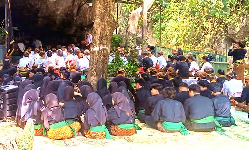 Keraton Kasunanan Surakarta Menggelar Wilujengan Suran di Kahyangan