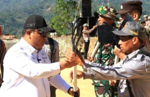 Ditandai dengan Penyerahan Alat Kerja