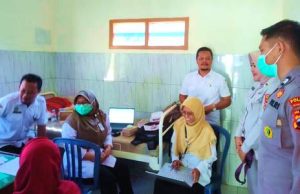 Memberikan Pelayanan Cek Kesehatan Gratis dan Skrining TBC