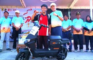 Dimeriahkan Gerak Jalan Massal Berhadiah dan Bazar Sembako Murah