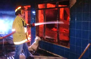 Gara-gara Puntung Rokok, Dua Rumah Ludes Terbakar