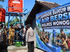 Warga Riang Ria Menerima Bantuan Sarana Air Bersih