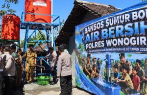 Warga Riang Ria Menerima Bantuan Sarana Air Bersih