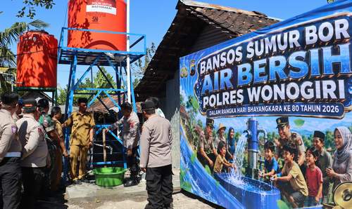 Warga Riang Ria Menerima Bantuan Sarana Air Bersih