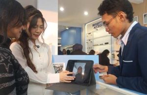 Optik Brighstone di Semarang Hadirkan Biometrik AI, Rekomendasikan Kacamata Sesuai Karakter Wajah