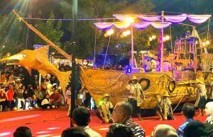Menyertakan Perahu Bersama Nelayan Sebagai Insan Lautan