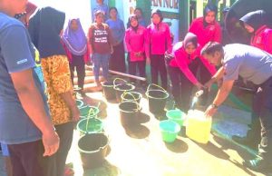 Kekeringan, Bhayangkari Peduli Memberikan Bantuan Air