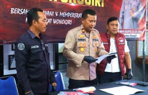 Mendadak Gugup dan Berusaha Membuang Barang Bukti