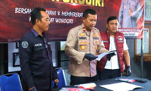 Mendadak Gugup dan Berusaha Membuang Barang Bukti