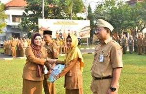 Pemkab Batang Serahkan Kenaikan Pangkat kepada 43 ASN