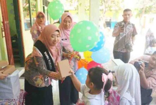Monev MPLS, Bunda Inggit Pastikan Anak Belajar dengan Aman dan Nyaman