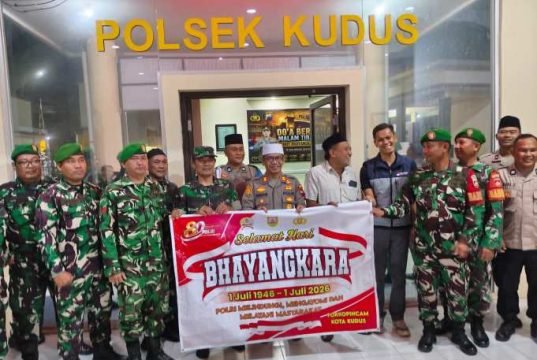 Geger Tengah Malam di Mapolsek Kudus: Kejutan Tumpeng, Sinergitas Forkopimcam, hingga Nobar Piala Dunia