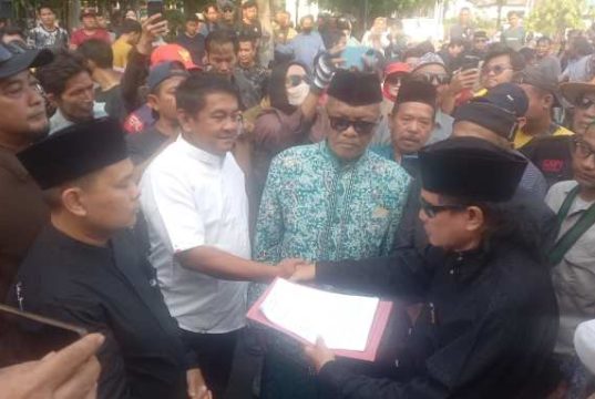 Ketua DPRD Kota Tegal Terima Pernyataan Sikap Aksi Tolak Keberadaan Helen’s Night Mart