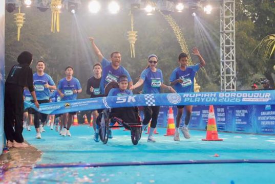 Ikuti Lari Rupiah Borobudur Playon, Ahmad Luthfi Kembali Dorong Kursi Roda Anaknya Sampai Finis