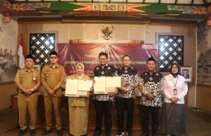 Perkuat Sinergi Demokrasi, Ketua KPU Purworejo dan Bupati Tanda Tangani Nota Kesepakatan
