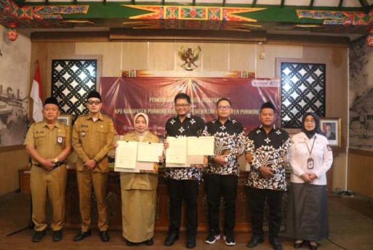 Perkuat Sinergi Demokrasi, Ketua KPU Purworejo dan Bupati Tanda Tangani Nota Kesepakatan