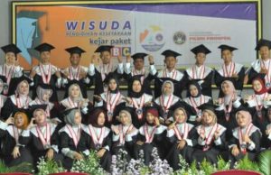 PKBM PROSPEK Hadirkan “Wisuda Peduli” di Pasar Induk Wonosobo