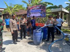 Musim Kemarau Melanda, Water Canon Polres Grobogan Hadir Bawa Air Bersih untuk Warga Cingkrong