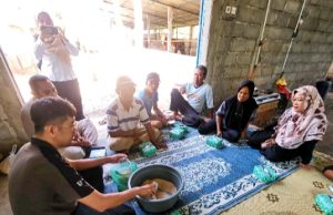 Tim Unimma-UGM Gelar Pelatihan Pembuatan Biskuit bagi Ternak