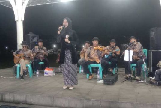 Menikmati Malam Syahdu Rabu Keroncong di Taman Kedondong