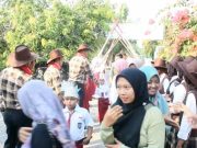 MPLS di Sendanggayam, Guru Pakai Kostum Koboi Sambut Murid Baru
