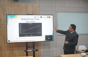 Stefanus Ariyanto Cetak Sejarah sebagai Lulusan Pertama DIA UKSW, Angkat Isu Kecemasan Digital Auditor