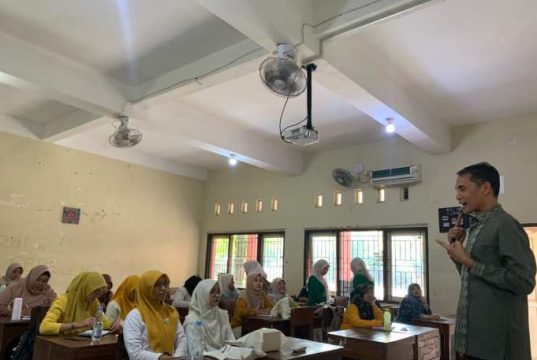 Khoirul Muslimin Ajak Guru Berani Menulis, Bagikan Teknik Praktis Membangun Karya dari Nol