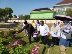 Dies Natalis Ke-39, Dosen USM Ziarah ke Makam Pendiri dan Pimpinan Fakultas Hukum