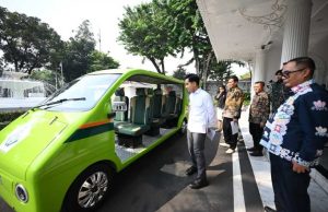 Hebat! Wapres Gibran Kepincut Mobil Listrik Molisa Karya Mahasiswa FTI Unissula, Diundang Khusus ke Istana Negara