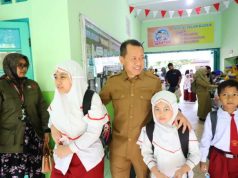 Bupati Kudus Antar Puterinya di Hari Pertama Masuk Sekolah