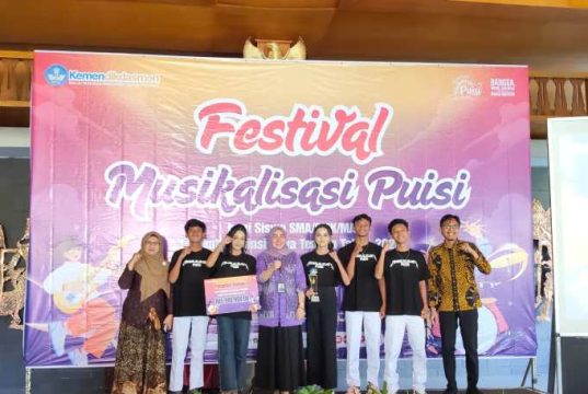 SMA Negeri 1 Tayu Juara Festival Musikalisasi Puisi, Sisihkan 56 Tim Lain