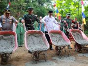 Peletakan Batu Pertama Tanda Dimulainya Pembangunan Sasaran Fisik TMMD di Desa Watuduwur