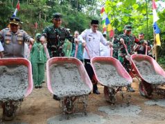Peletakan Batu Pertama Tanda Dimulainya Pembangunan Sasaran Fisik TMMD di Desa Watuduwur