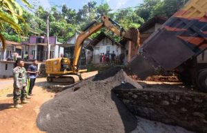 Dansatgas TMMD Reguler Purworejo Pastikan Pengerjaan Jalan di Watuduwur Tak Ada Kendala