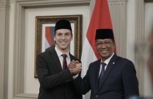 Menteri Hukum Supratman Andi Agtas Ambil Sumpah WNI asal Hawai USA, Luke Anthony Vickery