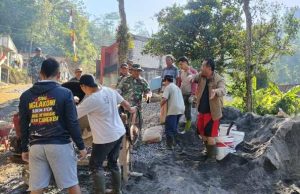 Gotong Royong Percepat Pembangunan Jalan TMMD Watuduwur-Kalibawang
