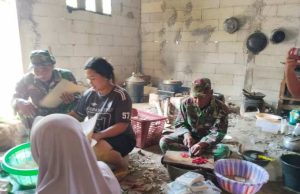 Satgas TMMD Bangun Keakraban dari Dapur Warga